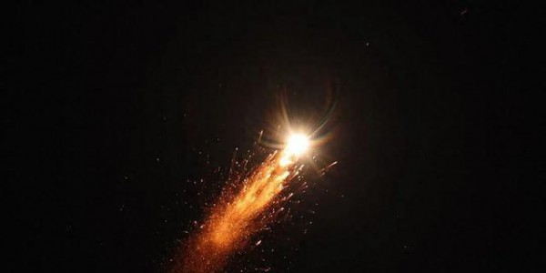 伊朗亮出真正王牌！集束弹头“泥石”-2首次参战，美中央司令部紧急改口：F-35是迫降