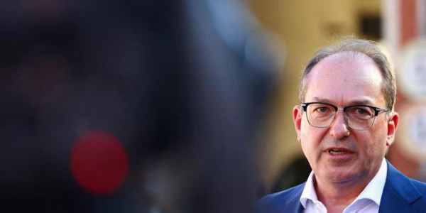 德国副总理“唱黑脸”，中德双簧背后的真实焦虑与新博弈