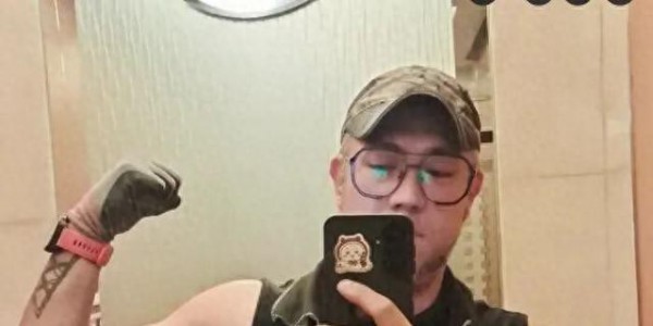 香港男星张致恒公开最新还债情况，二儿子自闭症，至今仍不会说话