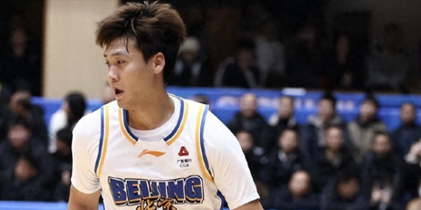 新疆输球揪出最大毒瘤！拿550万，罚球4中0，这哪像职业球员