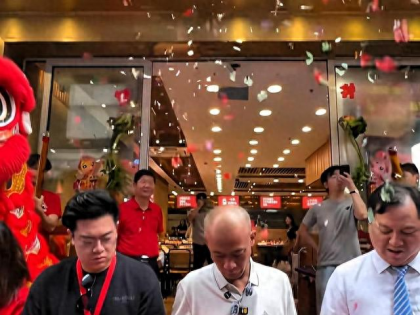 老板一走生意就凉！莫氏鸡煲的“人设陷阱”
