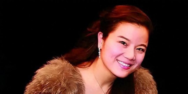 41岁嫁入豪门，44岁为81岁老公生下女儿，47岁又生下了二胎