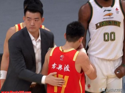 辽宁客场32分惨败广厦！莫兰德连犯大错，布朗无解，杨鸣笑着认输