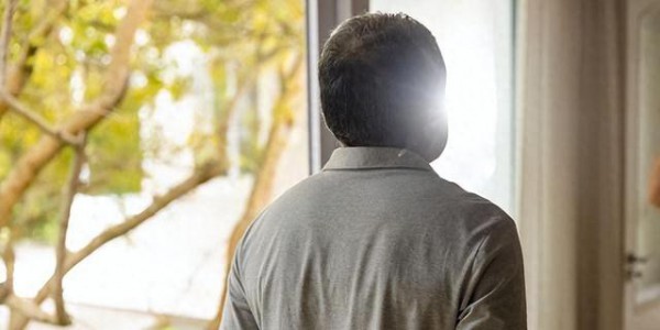 第一批独生子女的残酷真相：父母去世后，成了举目无亲的“孤儿”