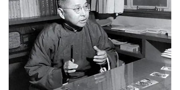 孙科一辈子没叫过宋庆龄一声妈，却在1949年替她挡了蒋介石一刀