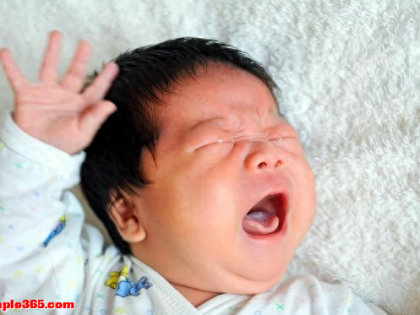 用开水“烫奶瓶”，6个月宝宝得胃病：开水烫奶瓶，坑了无数孩子