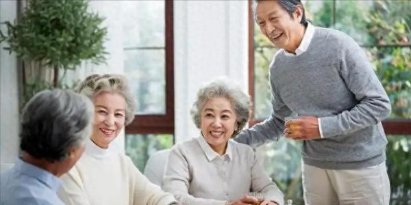 医生发现：能吃能喝的老人，基本在63岁，就已经不做这8件事了！