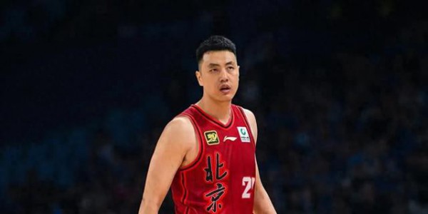 翟晓川用伤腿换来一周假期广东跌入角斗场：CBA最后一张天堂门票