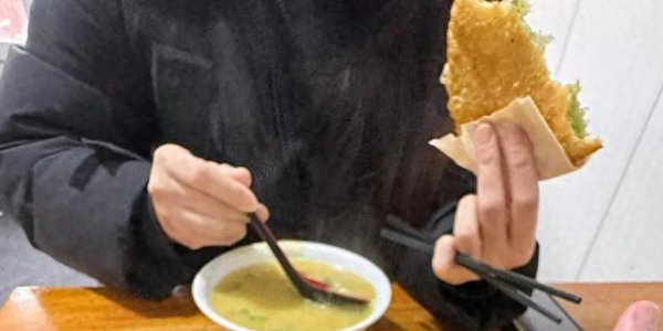青岛这个早餐叫什么？？离开当地就吃不到了！回来天天想吃！