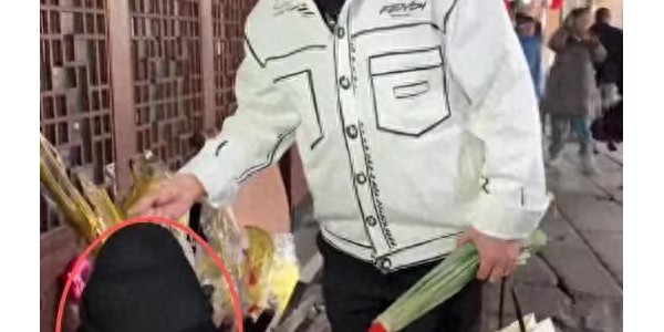 知名演员称在景区试戴帽子收费，景区回应