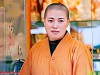 风流女主持释智定：住别墅，僧袍里穿黑丝，竟然和2个和尚假结婚