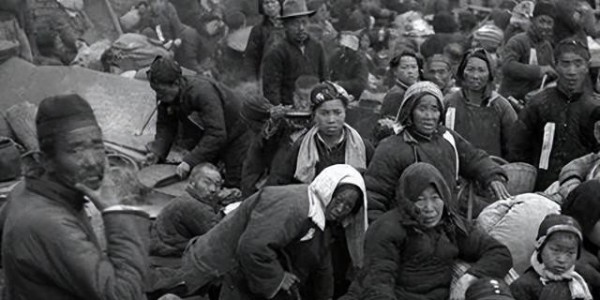 两位少将一句话，六万边民奔苏联，三十年后跪地喊“我是中国人”