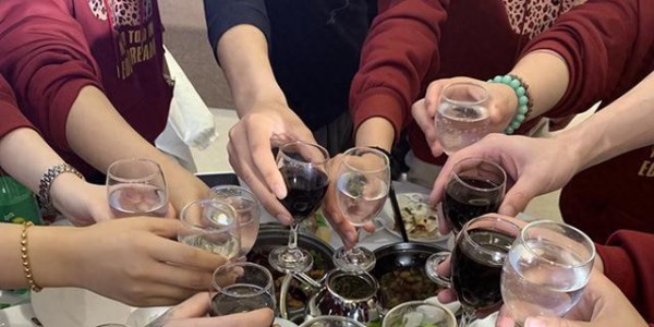 春节拜年，亲戚再热情，也别让3岁娃吃他家的3种食物，一口都不行