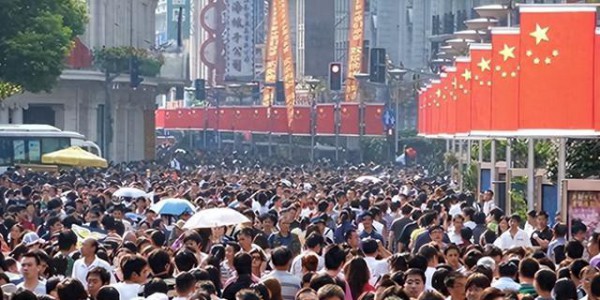 美国人口没到3.5亿，俄没到1.5亿，为啥中国14亿人还担忧人口问题