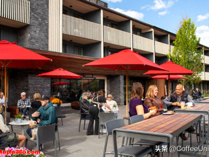 我在班夫喝早咖，偶遇麋鹿才懂何为真正好咖啡