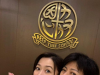 佘诗曼重返母校，AI还原30年前校服模样，让她骄傲的却是昔日师妹