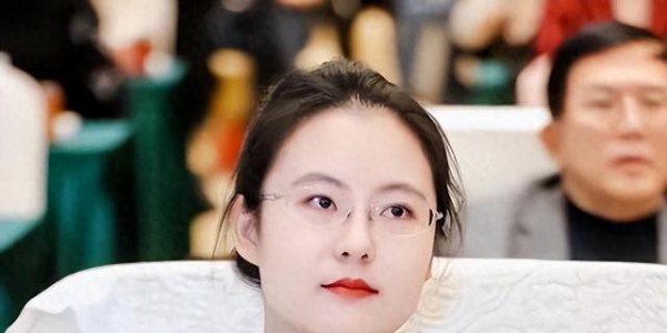 段睿不再隐忍！自曝为蔡磊付出巨大，辞职投身电商，带货利润极低