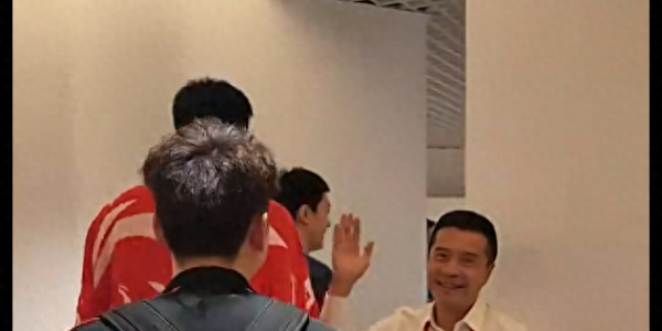 广东逆转胜宁波，全队疯狂庆祝，陈海涛亲自慰问，朱芳雨开怀大笑