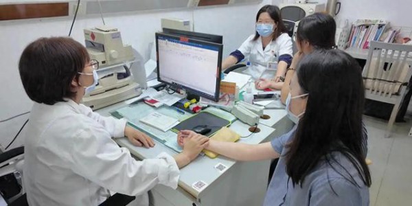 中风与洗头有关？医生再三苦劝：高温天气，洗头请牢记这5点