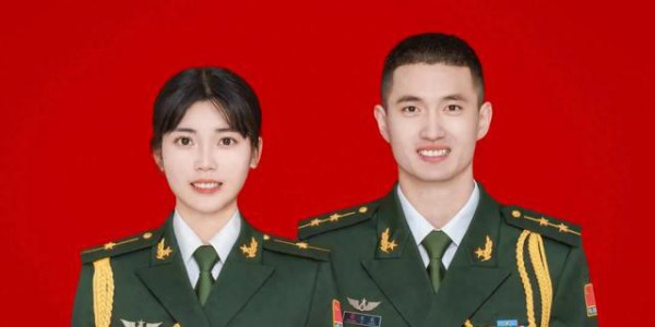 太甜了！同是大学生入伍，双双提干成军官，军营爱情太好磕