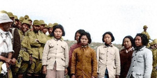 日本兵的回忆：两个少女被迫脱下衣服后，日军的禽兽暴行令人发指