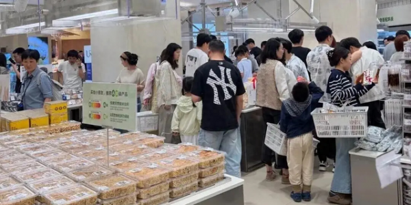 长沙新零食店月销400万！60品团购券售5万+，新鲜零食毛利飙至42%