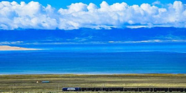 1.04亿人次、8.24亿吨，一条天路如何重塑雪域高原？