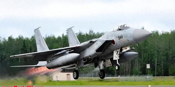 小泉抗议，高市抗议，歼15亮剑后，不到24小时，日本再发战争威胁