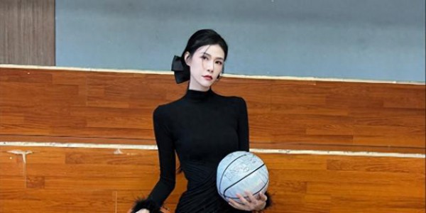 女篮许诺现状：进入大学当老师，成知名网红，39岁不缺钱却仍单身