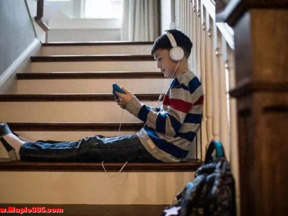 儿子暑假每天玩16小时手机，戒掉手机瘾，一定要学会「心狠手辣」
