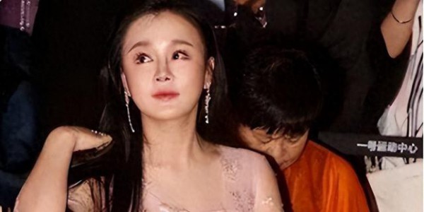 7年败光2个亿，邹市明冉莹颖共同发文，终究还是踏出了这一步