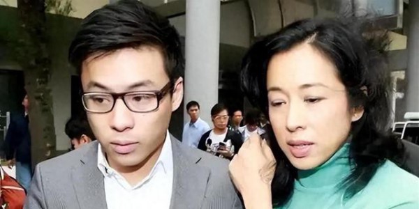 霍震霆彻底傻眼了，离婚21年的前妻朱玲玲，早已给霍启山铺好后路