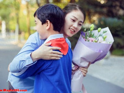 有人说，世界上最珍贵的礼物，是看得见的美好与温暖。而在教育的