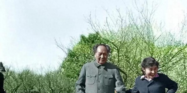 1959 年，毛主席让郭沫若改诗，却弃佳句不用，另铸出两首经典之作