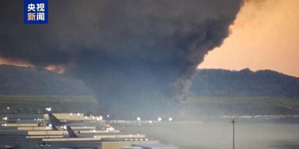 突发！美国一飞机坠毁，现场浓烟滚滚，有人员伤亡
