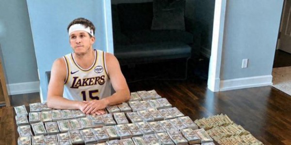 他拒绝8920万肥约，如今赌到1.85亿顶薪，还创造80年NBA第一纪录