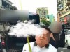高尔夫球杆砸车嚣张男子被扒！做餐饮行业，他的弟弟也被牵连