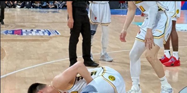 CBA 最新战报：南京队郭昊文、赵柏清打架！胡金秋重伤，让人揪心