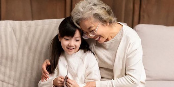 到底是奶奶亲，还是姥姥亲？科学家给出明确排序，细想现实又扎心