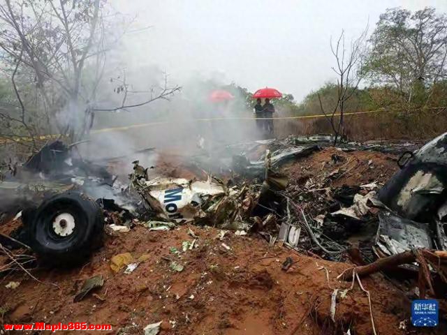 飞往天堂的航班，坠入地狱。