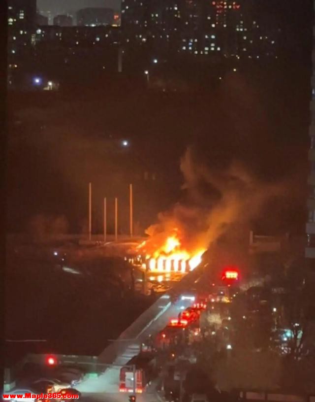 山西太原多人放烟花引燃上百个新能源车充电桩！涉事人员已被警方带走