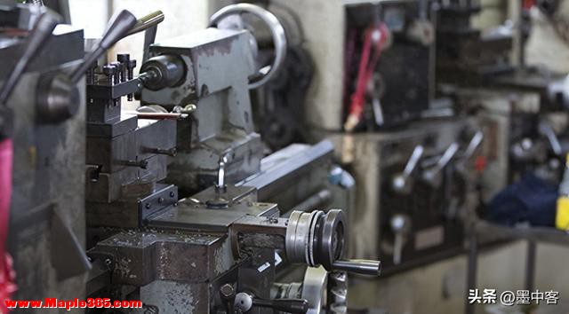 挪动一米就锁死？国产五轴破局“电子手铐”，让美日高傲变成废铁