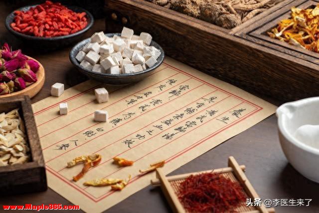 口腔溃疡总不好？别再只补维生素了，多半是这两种“上火”在作怪