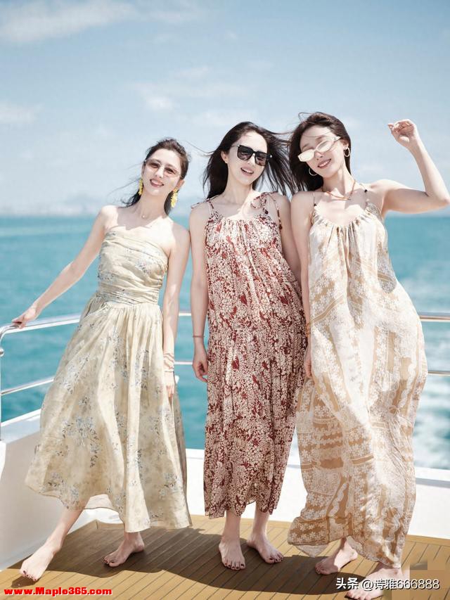 董璇大年初一发拜年照，和佟丽娅母子一起海上度假，一起比心好甜