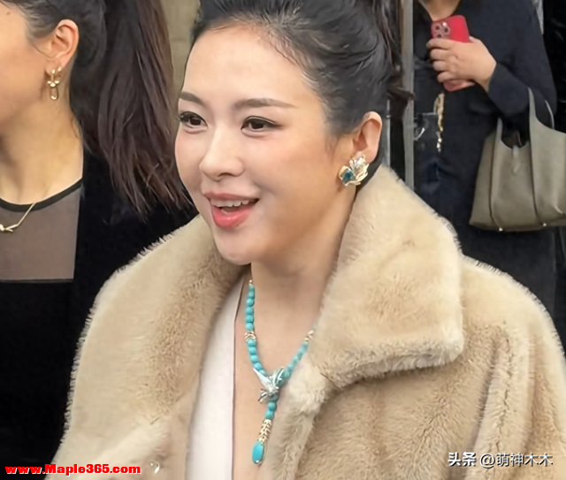 章子怡最新生图发福了，狂涂阴影粉遮盖脸颊，传为新戏增肥20斤