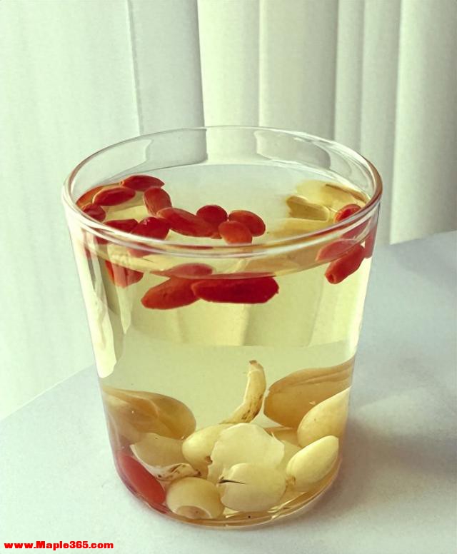 连喝半个月！这碗 “安神水” 太绝了，倒头就睡，失眠多梦全跑光