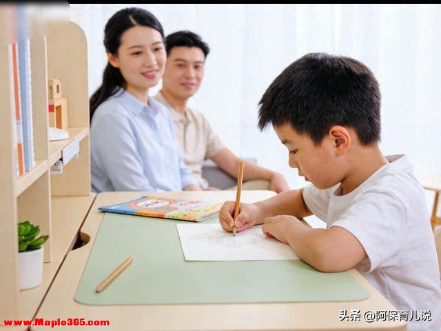 父母托举孩子，别让外人知道你的选择，尤其是这2件事