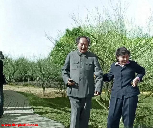 1959 年，毛主席让郭沫若改诗，却弃佳句不用，另铸出两首经典之作