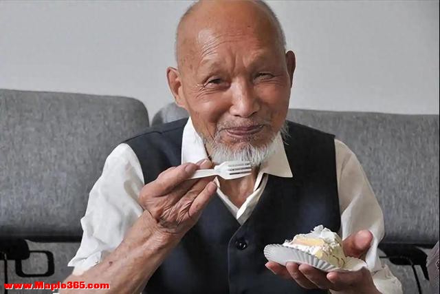 医生发现：老人若减少吃甜食，用不了多久，身体或有4大变化！