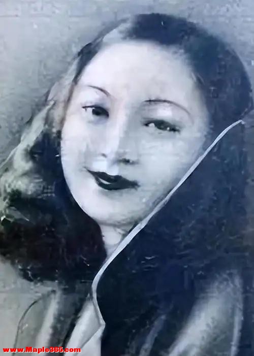 1952年，青岛第一名妓被押赴刑场，裤子突然掉落，成了全场笑话！